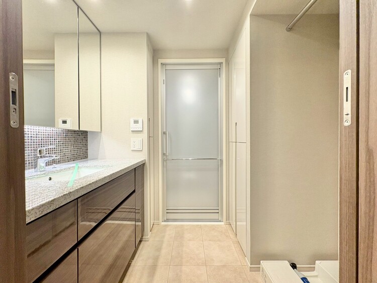 洗面 清潔感と心地よさを重視した、上質感漂うパウダールーム。