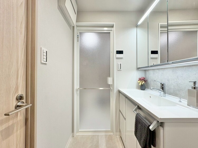 洗面 清潔感と心地よさを重視した、上質感漂うパウダールーム。