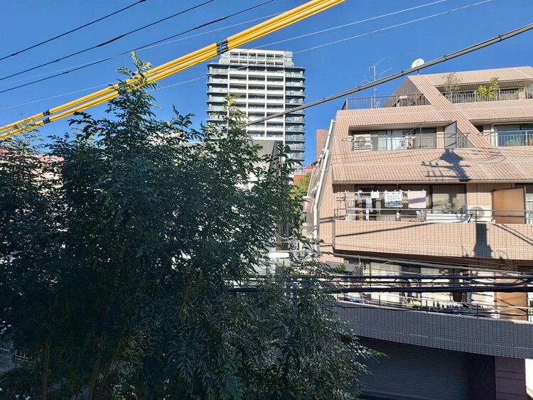 バルコニー 窓を開けると広がる青空。心をリフレッシュして日々を過ごしていきましょう。