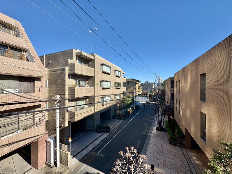 バルコニー 頬をなでる、優しい風を感じることが出来ます。