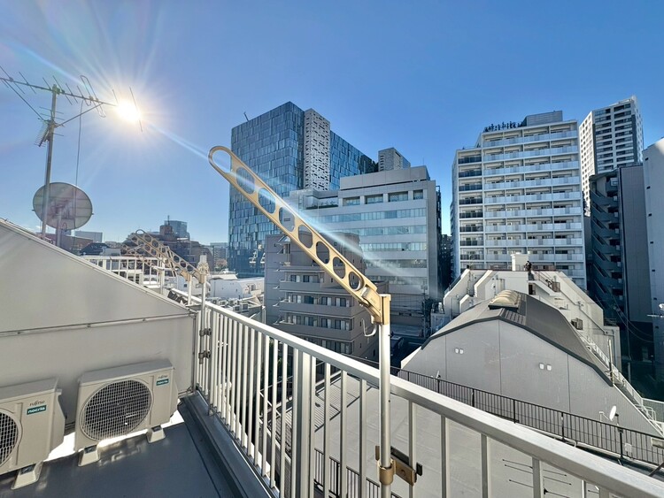 バルコニー 窓を開けると広がる青空。心をリフレッシュして日々を過ごしていきましょう。