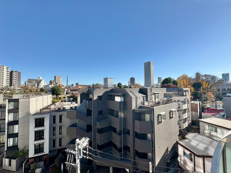 バルコニー 頬をなでる、優しい風を感じることが出来ます。