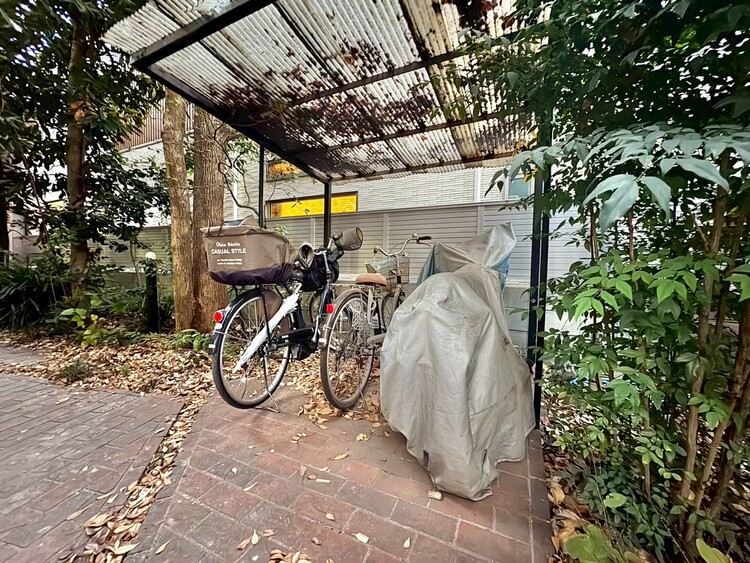 設備 きちんと整備された駐輪場。住む方の心遣いが感じられます。