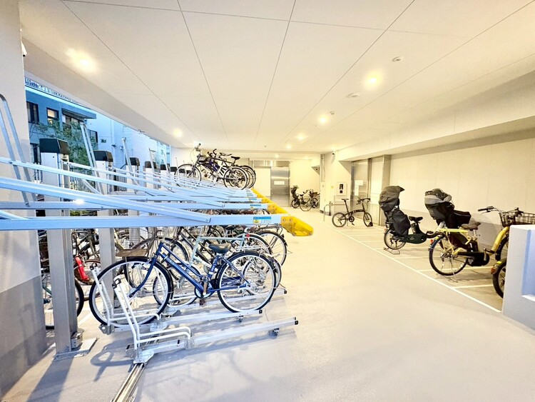 設備 きちんと整備された駐輪場。住む方の心遣いが感じられます。