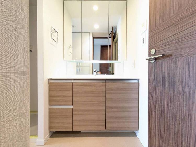 洗面 何かと物が増える場所だからこそ、スッキリと見映えの良い空間に。