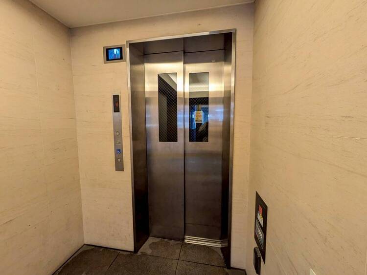 設備 エレベーターの管理も、きちんと行き届いてます。