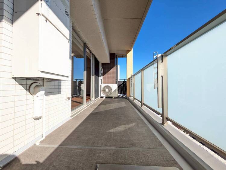 バルコニー 暮らしの中で、光と風を演出してくれるバルコニー。