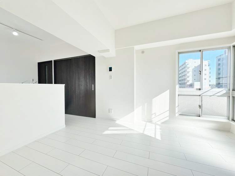 居間 快適に過ごす毎日を求めて、暮らしの中でご自身の「マイホーム」に創り上げてください。