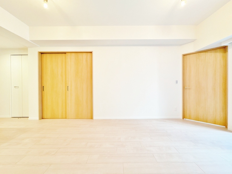 居間 飾り過ぎないシンプルな内装と偏り過ぎないデザインで統一しました。