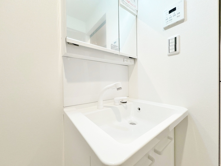 洗面 何かと物が増える場所だからこそ、スッキリと見映えの良い空間に。