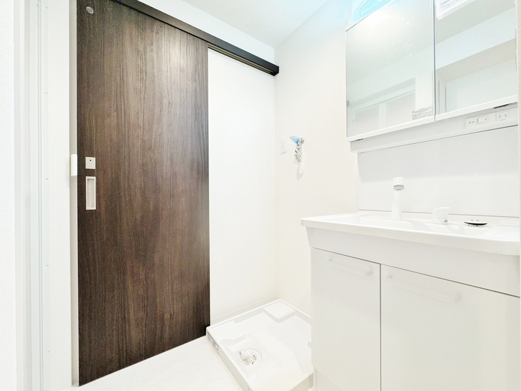 洗面 清潔感と心地よさを重視した、上質感漂うパウダールーム。