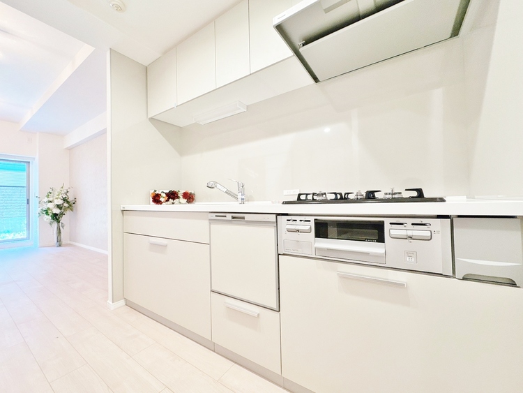 キッチン スマートな意匠と充実の機能を備えたキッチンが、暮らしにおいしい彩りを添えます。