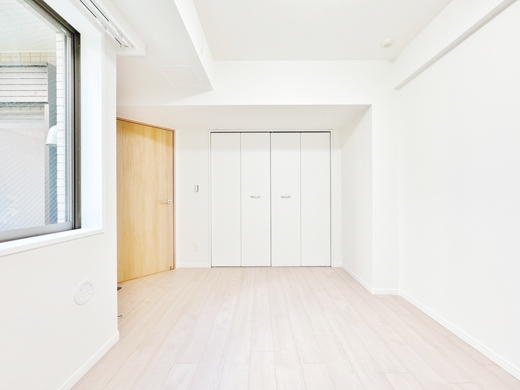 寝室 ベッドも十分に設置するスペースがあります。