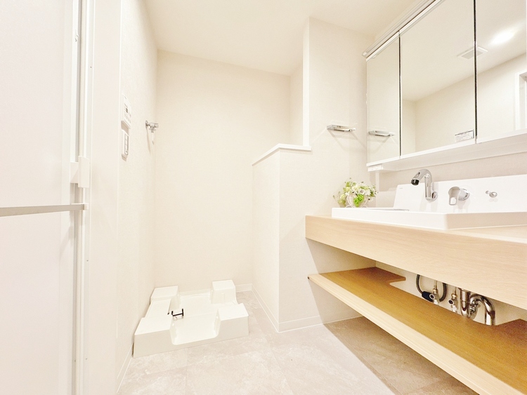 洗面 清潔感と心地よさを重視した、上質感漂うパウダールーム。