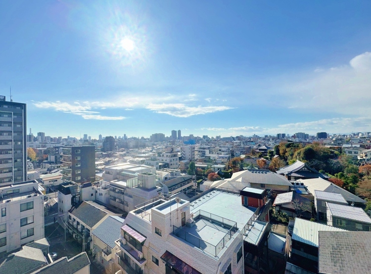 バルコニー 頬をなでる、優しい風を感じることが出来ます。