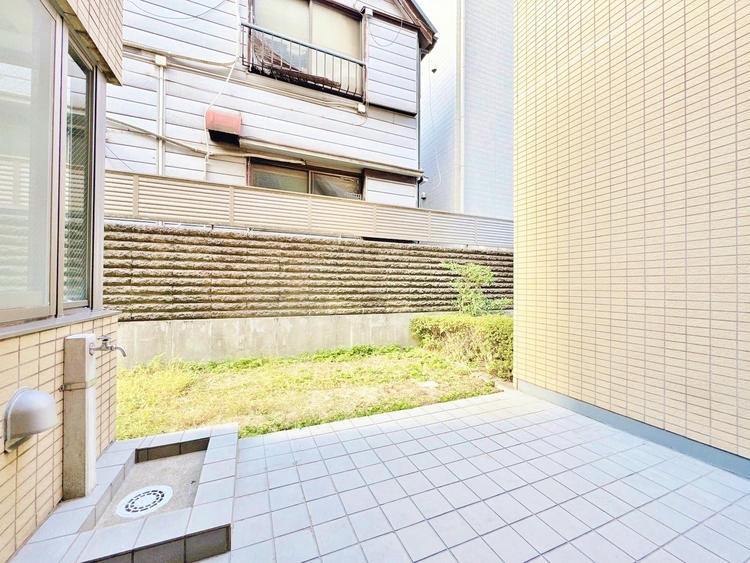 バルコニー 暮らしの中で、光と風を演出してくれるバルコニー。