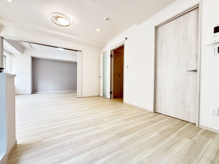 居間 居心地の良い空気感は、暮らしのステージを彩り、心からのやすらぎと満足感を与えてくれます。