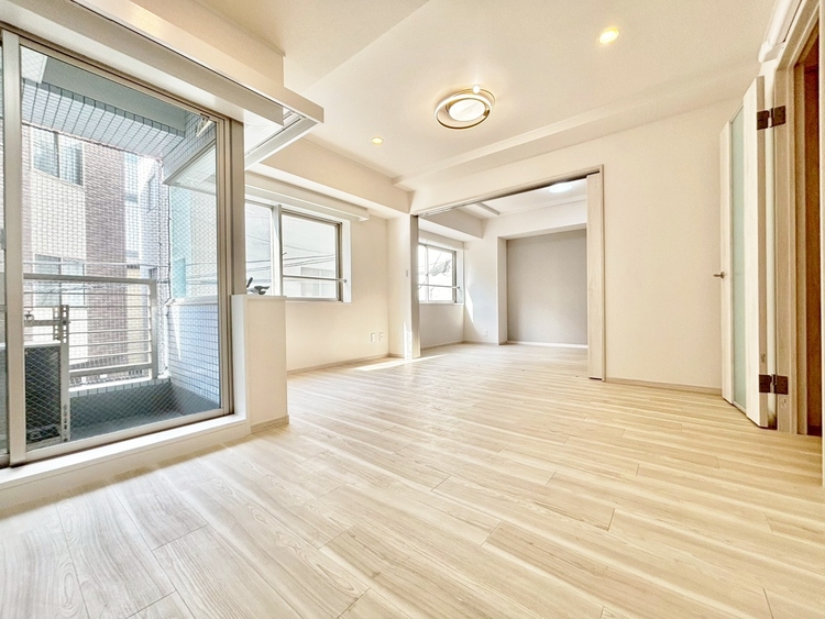 居間 飾り過ぎないシンプルな内装と偏り過ぎないデザインで統一しました。