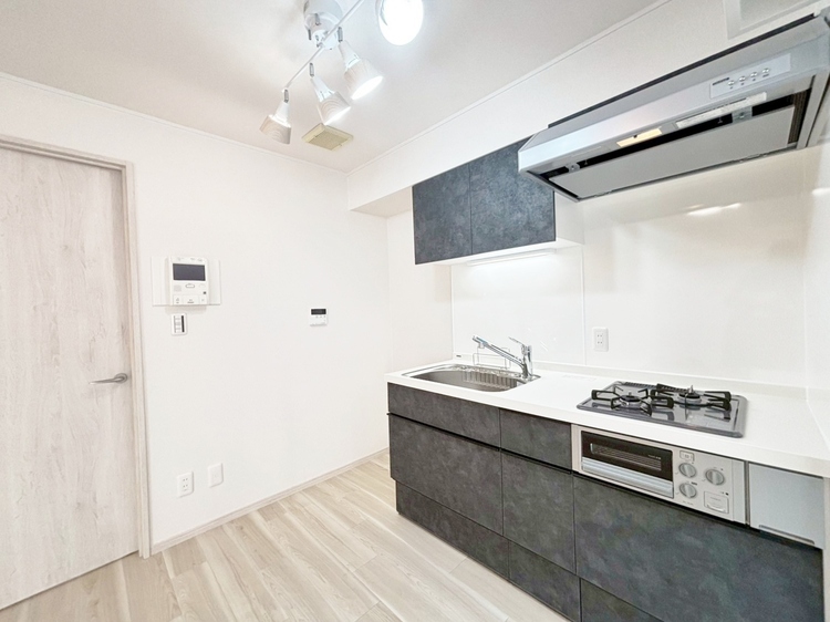 キッチン スマートな意匠と充実の機能を備えたキッチンが、暮らしにおいしい彩りを添えます。