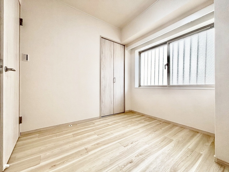 寝室 ベッドも十分に設置するスペースがあります。