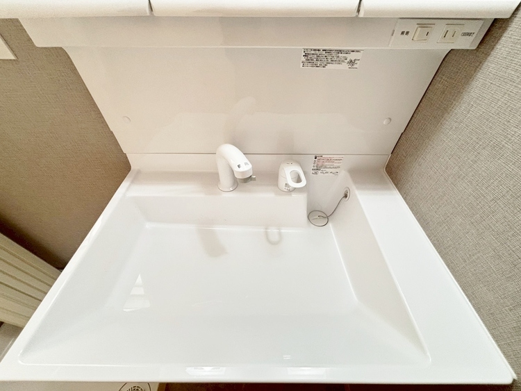 洗面 何かと物が増える場所だからこそ、スッキリと見映えの良い空間に。