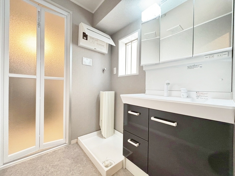 洗面 清潔感と心地よさを重視した、上質感漂うパウダールーム。