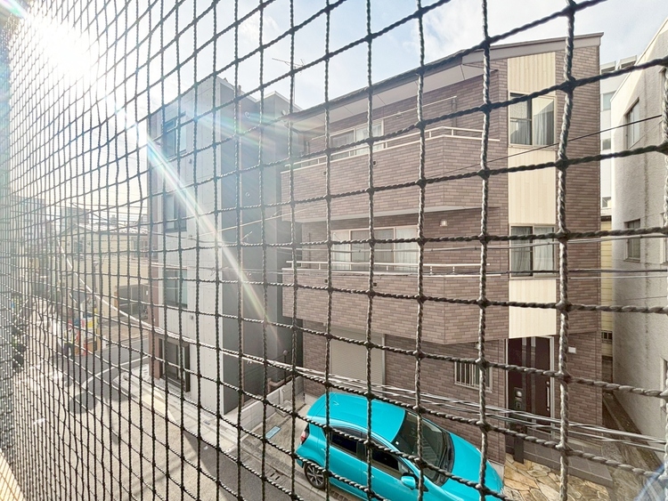 バルコニー 窓を開けると広がる青空。心をリフレッシュして日々を過ごしていきましょう。