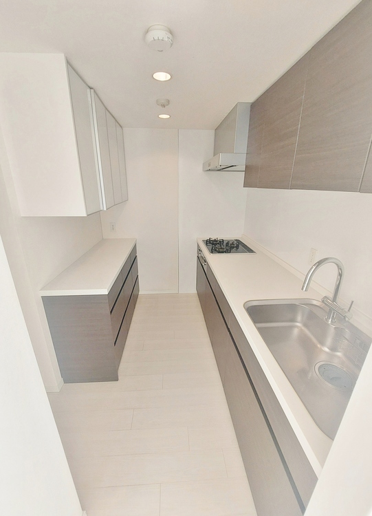 キッチン スマートな意匠と充実の機能を備えたキッチンが、暮らしにおいしい彩りを添えます。