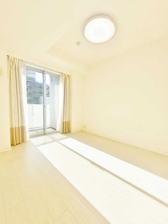 寝室 ベッドも十分に設置するスペースがあります。