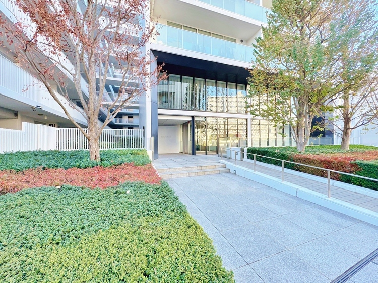 エントランス 外と内をつなぐエントランスは、まさに顔となる場所。