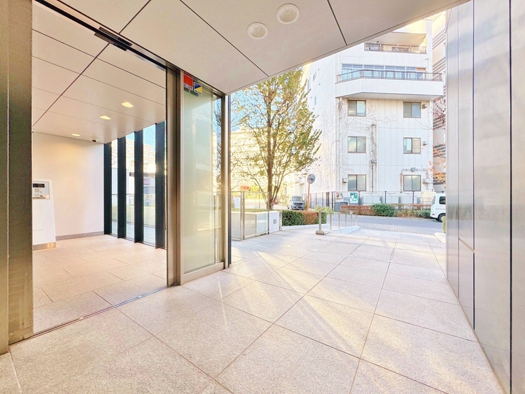 エントランス エントランス内部は、管理が行き届き清潔な共有スペースとなっています。