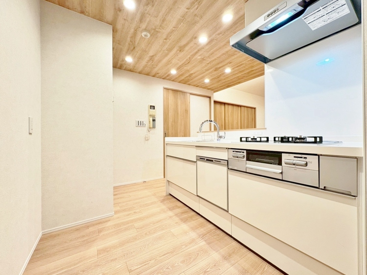 キッチン 洗練されたスタイリッシュなデザイン性と使いやすさを備えた仕様。