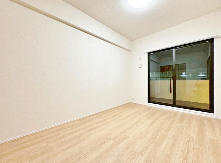 寝室 ベッドも十分に設置するスペースがあります。