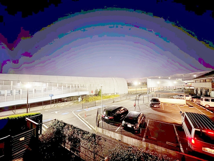 バルコニー 窓を開けると広がる青空。心をリフレッシュして日々を過ごしていきましょう。