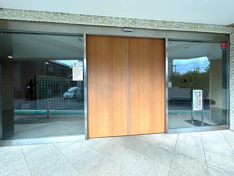 その他 上質感漂う玄関アプローチです。