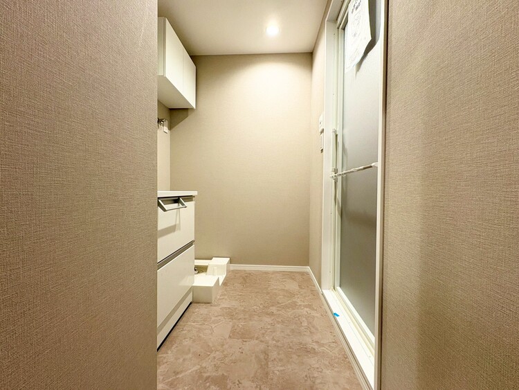 その他 十分な広さの脱衣所。