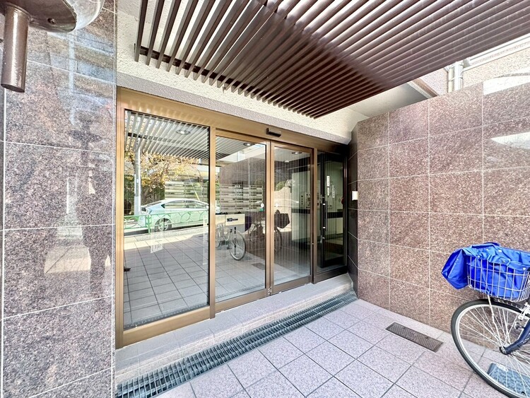 その他 上質感漂う玄関アプローチです。