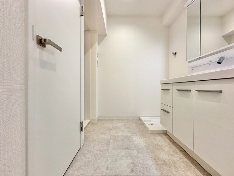 その他 十分な広さの脱衣所。