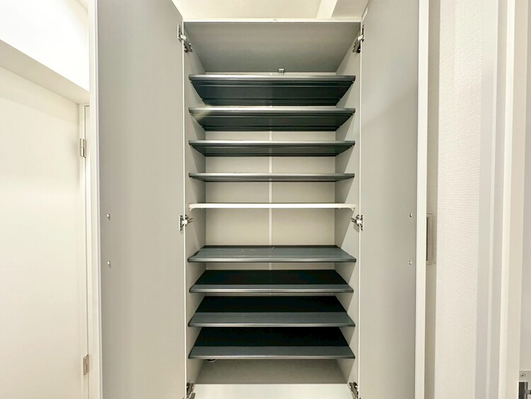 その他 家電やスーツケース、ストック品など何でも片付く嬉しい空間です。