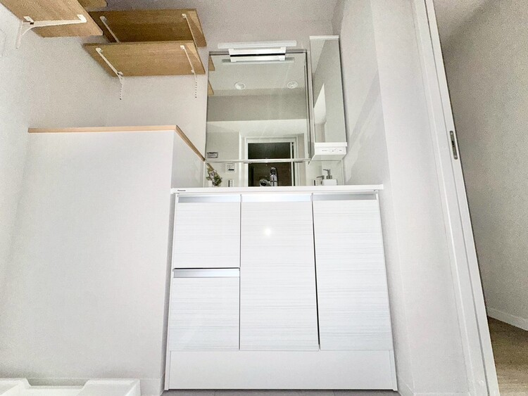 その他 清潔感を感じられる洗面化粧台。