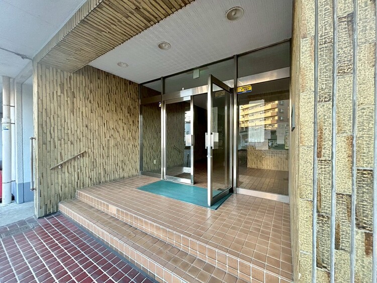 その他 上質感漂う玄関アプローチです。