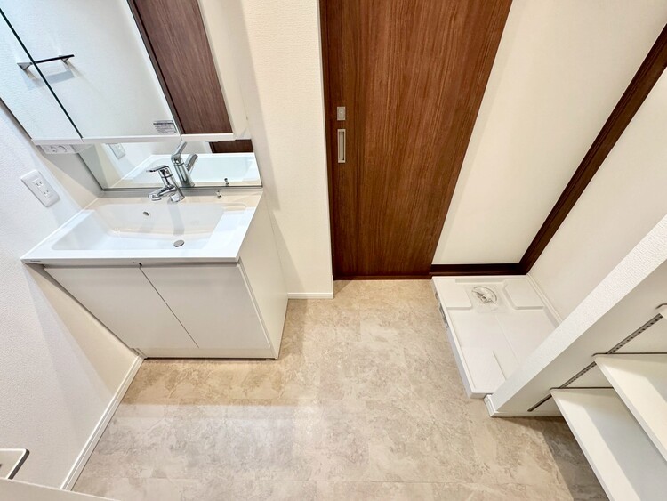 その他 十分な広さの脱衣所。