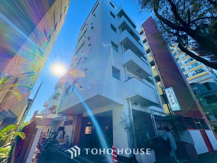 外観 ◆共有空間◆些細な事でほっぺを膨らまして怒る君。それでも僕達はこれからも一緒だよ。喧嘩をしても離れたくないから一つはさんだ同じ場所にいる。分かるよ。そこに君が