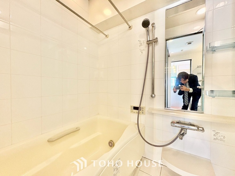 風呂 ◆浴室◆の温もりを感じ、ふわりと寄り添う太陽の妖精たちが自然と僕達を微睡ませる。うとうとしたい訳ではないがそんな時間が嫌いじゃない自分がここにいる。