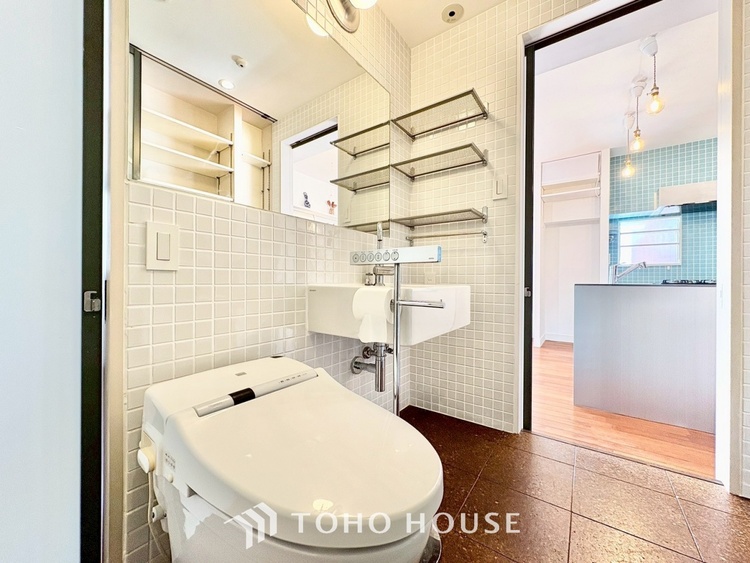 トイレ ◆トイレ◆トイレも全て新品に交換されており、清々しく新生活を始めることができます。白基調の清潔感のある空間に生まれ変わりました。