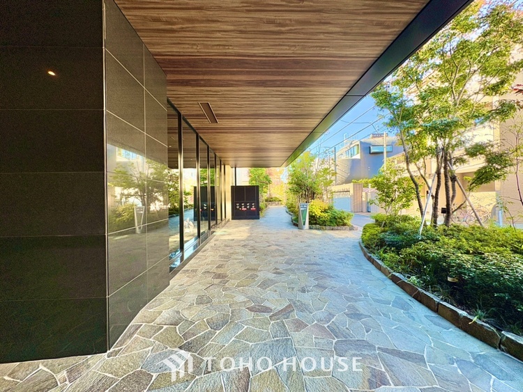 外観 ◆浴室◆の温もりを感じ、ふわりと寄り添う太陽の妖精たちが自然と僕達を微睡ませる。うとうとしたい訳ではないがそんな時間が嫌いじゃない自分がここにいる。