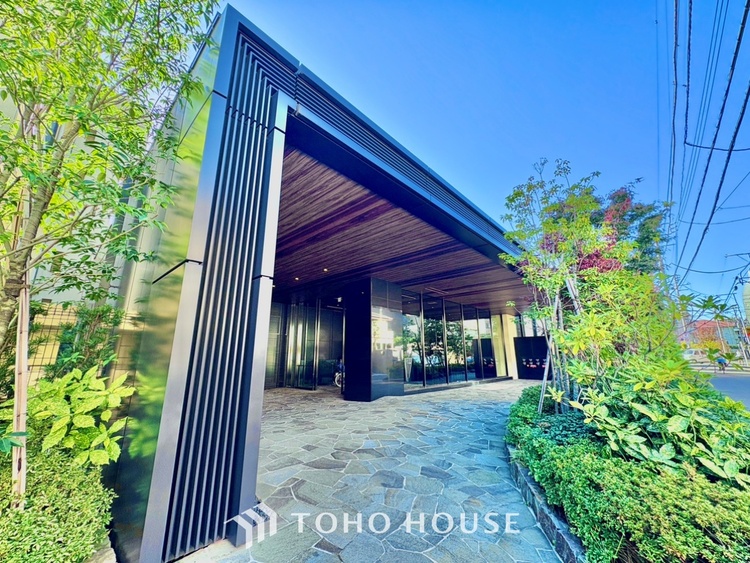 外観 ◆今宵の食卓◆ダウンライトに反射するグラスを眺めながらワインを注ぐ。トクトクと心地いい音をさせながら、フランスの古城を思わせる薫りがたちこめ、とても幸せな時を過ごせる。