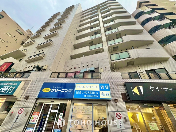 外観 ◆木漏れ日◆の様な採光が優しく足元を照らし、心地いい暮らしの道しるべを写し出す。この空間で過ごす家族との語らいの時間がとても素敵で幸せを感じるかもしれない。