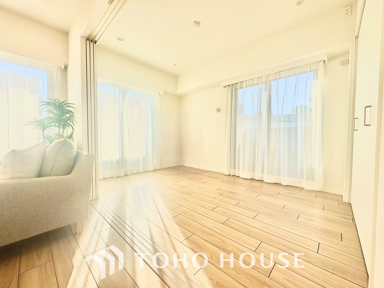 内装 ◆瀟洒な空間◆落ち着きのある彩が見事に調和させた瀟洒な空間を演出。ここに集まる家族の会話と笑顔が絶え間なく続く幸せな空間。