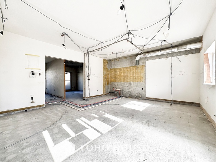 内装 ◆瀟洒な空間◆落ち着きのある彩が見事に調和させた瀟洒な空間を演出。ここに集まる家族の会話と笑顔が絶え間なく続く幸せな空間。